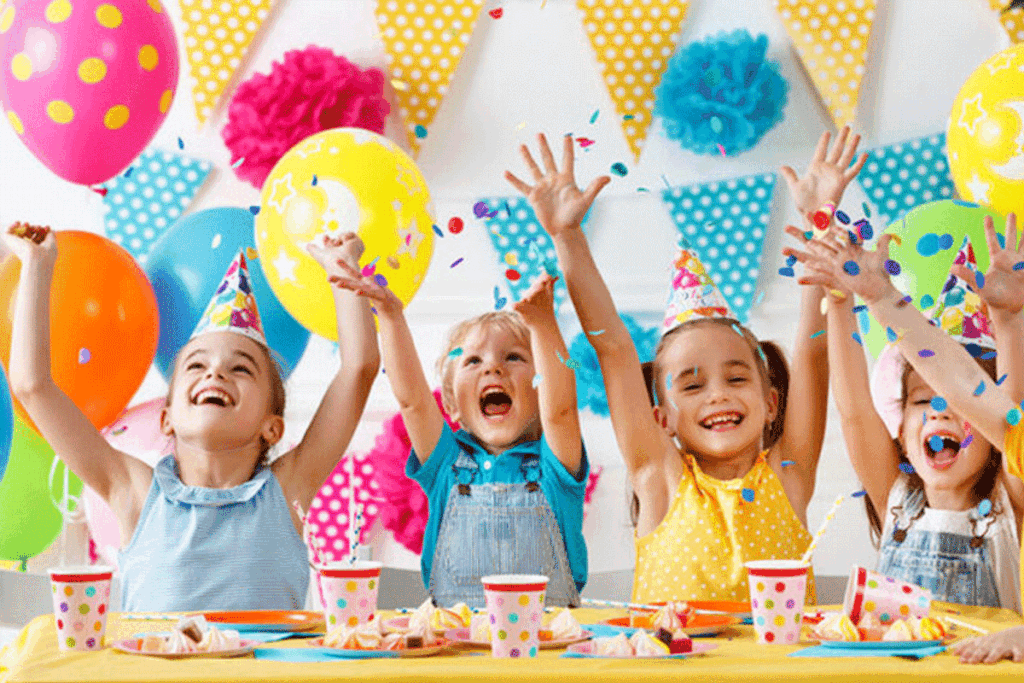 Hoe maak je een ludieke uitnodiging voor een kinderfeest?